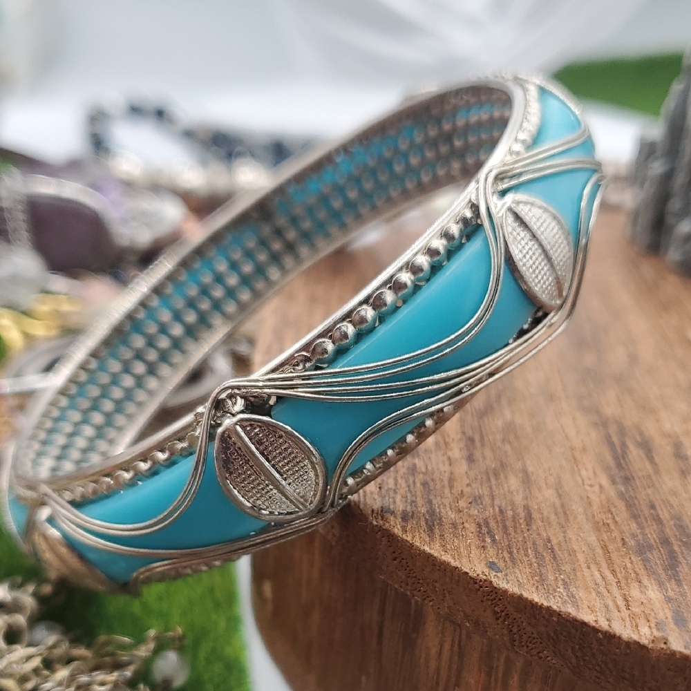 Elegant Silver Tone and Turquoise Tone Bracelet B3428